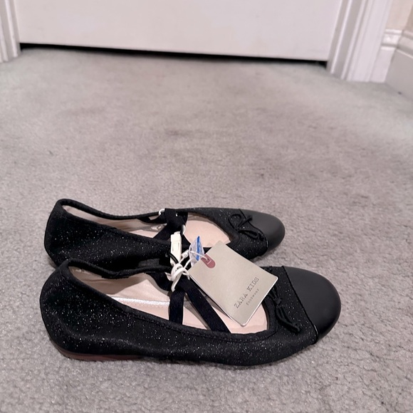 Zara Girls Black Leather Flats NWT! - Picture 2 of 3